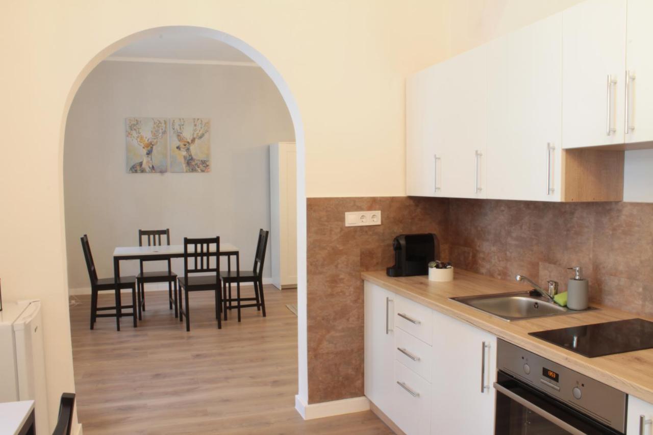 Zwinger Apartman Sopron Bagian luar foto