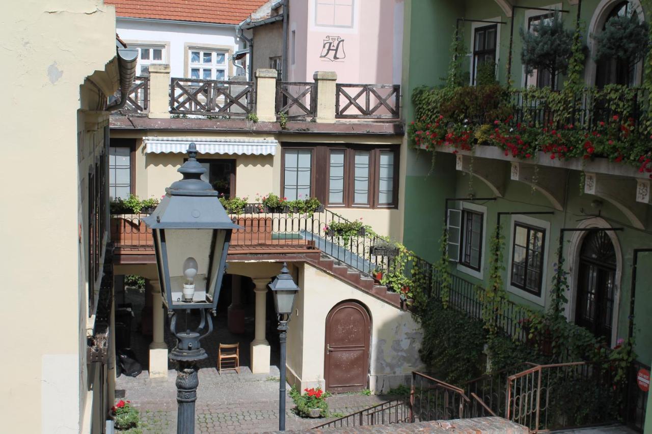 Zwinger Apartman Sopron Bagian luar foto