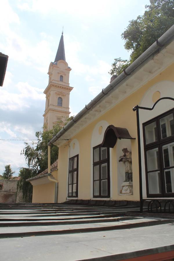 Zwinger Apartman Sopron Bagian luar foto